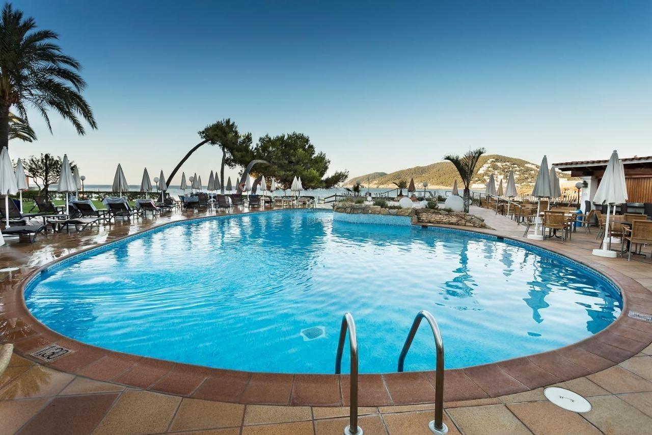 Catalonia Royal Ses Estaques-Adults Only Hotel ซานตาเอวเลเรียเดสริว ภายนอก รูปภาพ