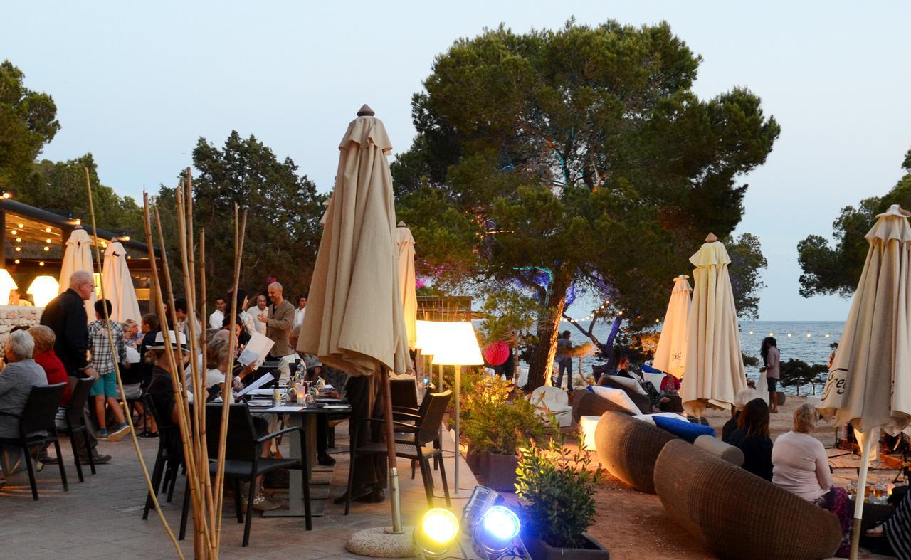 Catalonia Royal Ses Estaques-Adults Only Hotel ซานตาเอวเลเรียเดสริว ภายนอก รูปภาพ