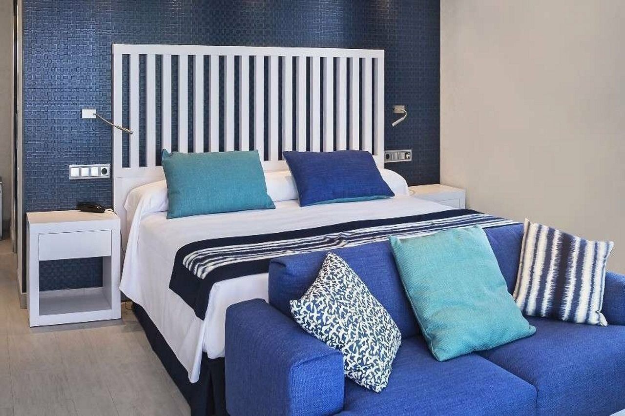 Catalonia Royal Ses Estaques-Adults Only Hotel ซานตาเอวเลเรียเดสริว ภายนอก รูปภาพ
