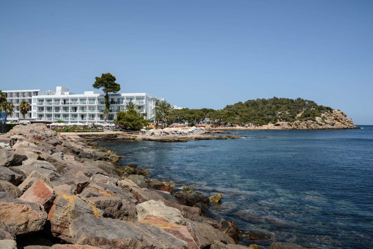 Catalonia Royal Ses Estaques-Adults Only Hotel ซานตาเอวเลเรียเดสริว ภายนอก รูปภาพ