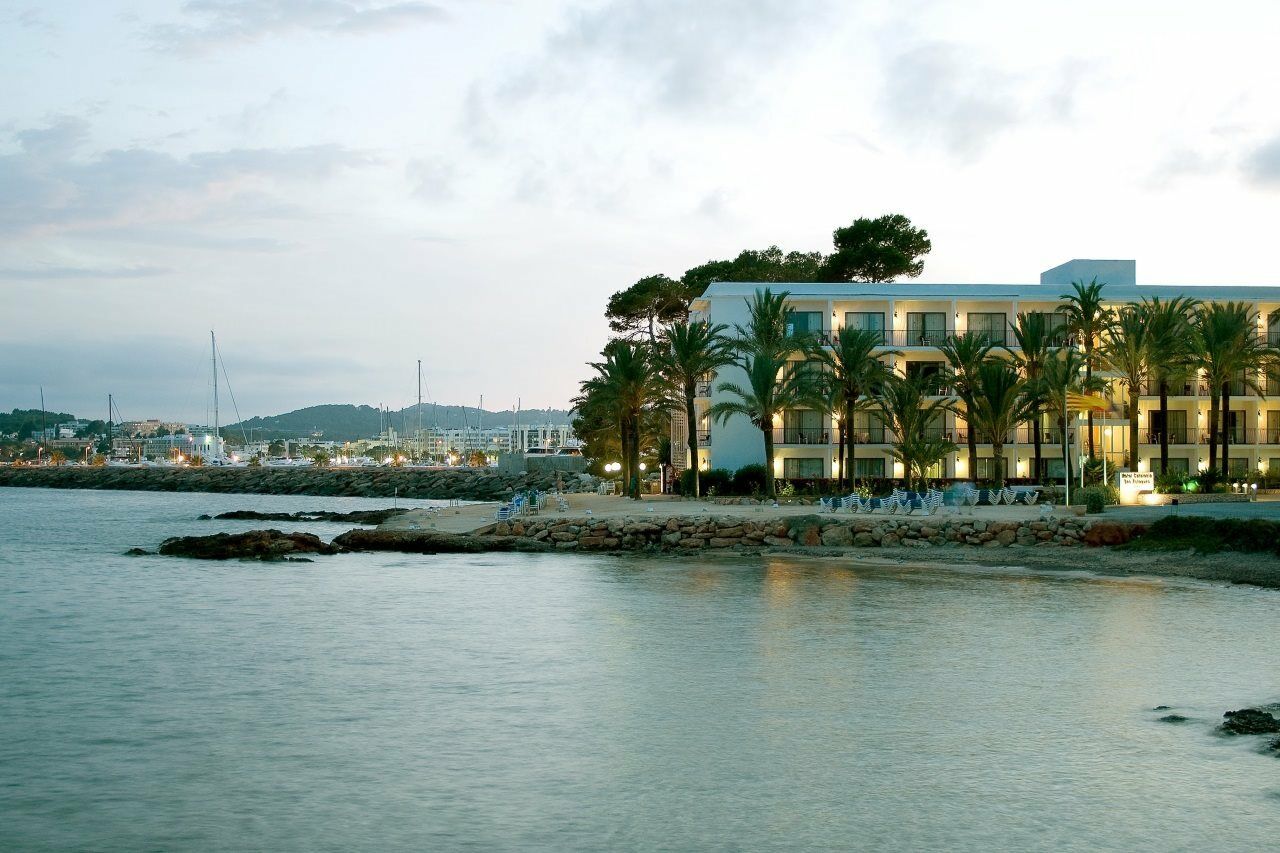 Catalonia Royal Ses Estaques-Adults Only Hotel ซานตาเอวเลเรียเดสริว ภายนอก รูปภาพ